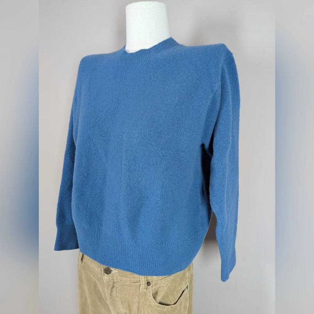 Uniqlo 100% Wool Crewneck Sweater Blue | Size M Fitted Classic Knit - Picture 2 of 8